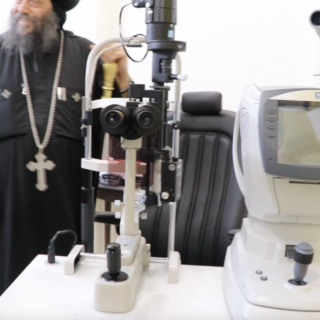 Bishop Lucas visiting the Eye clinic